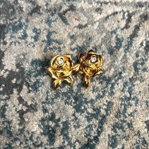 Vintage 1980’s Gold toned Rose passion Avon signed  Rose Stud Earrings